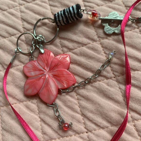 3x35$ 🐿 🍁 CREATION - Flower 🌺 necklace with pink ribbons, side attach, beads - Picture 6 of 7